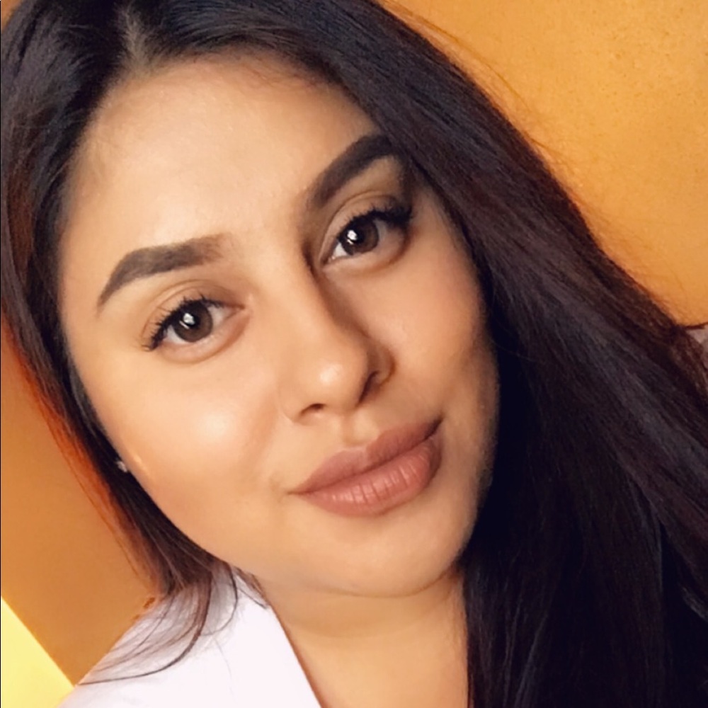 Meet your Posher, Estefany